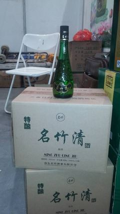散白酒暢銷爐火正旺，純糧好酒就在臥紅泉酒坊