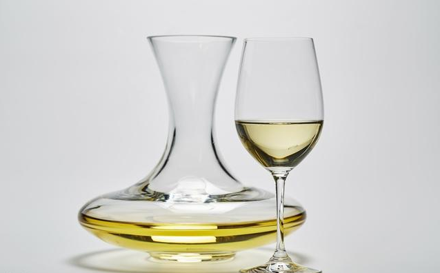 白葡萄酒需要醒酒嗎？揭開白葡萄酒“呼吸”的秘密